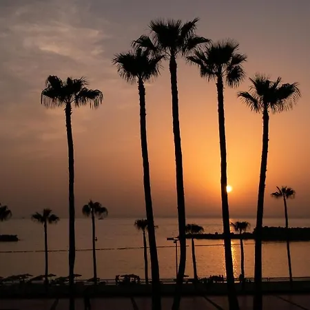 Balcon Amadores شقة *